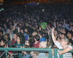 P&uacute;blico cantou os sucessos da dupla