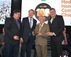 Aldi Berdian foi o 33&ordm; prefeito