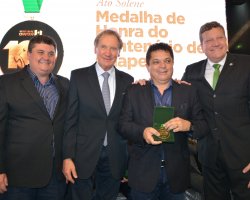 O atual deputado federal Jo&atilde;o Rodrigues tamb&eacute;m foi homenageado