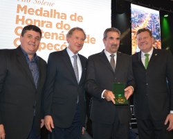 Elio Francisco Cella al&eacute;m de ex-prefeito de Chapec&oacute; assume hoje o cargo de vice-prefeito ao lado de Luciano Buligon