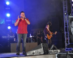 F&atilde;s se emocionaram com as can&ccedil;&otilde;es