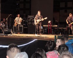  Esta&ccedil;&atilde;o 77 foi a atra&ccedil;&atilde;o local da noite