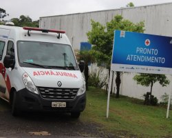 Uma ambul&acirc;ncia est&aacute; dispon&iacute;vel para deslocar os pacientes que necessitarem de atendimento externo