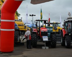 Setor de m&aacute;quinas atrai visitantes