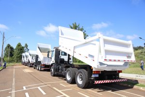 Prefeitura adquire mais cinco caminh&otilde;es e inicia obras de lago no Parque Edir de Marco