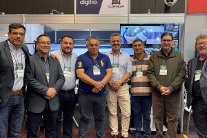 Prefeito de Chapec&oacute; realiza palestra recebe t&iacute;tulo de Prefeito Inovador em congresso estadual