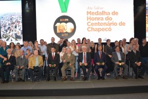 Emo&ccedil;&atilde;o e Homenagem na Efapi 