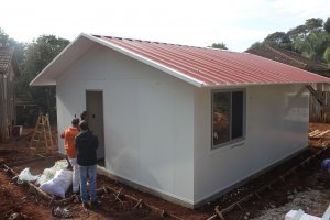 Medidas emergenciais: Aldeia Toldo Chimbangue recebe casas modulares