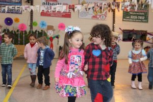 Escolas realizam Festas Juninas em Chapec&oacute;