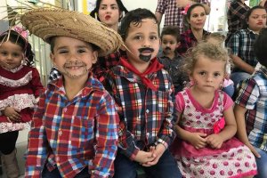 Escolas realizam Festas Julinas em Chapec&oacute;