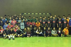 T&eacute;cnicos avaliam atletas do Handebol na Liga Oeste 