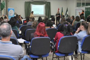 Professores trocam experi&ecirc;ncias atrav&eacute;s da apresenta&ccedil;&atilde;o de trabalhos 