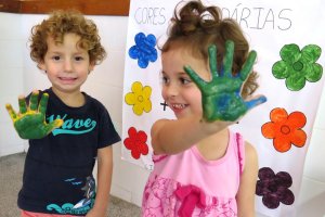 Brincando e aprendendo com as cores