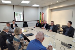 Secret&aacute;rio de Fazenda de Chapec&oacute; trata sobre distribui&ccedil;&atilde;o de receitas com o Governo do Estado