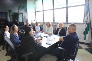 Setembro amarelo: volunt&aacute;rias do CVV divulgam servi&ccedil;o gratuito