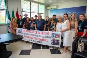 Estudantes selecionados para a etapa nacional da OBG s&atilde;o recebidos pelo Prefeito Jo&atilde;o Rodrigues