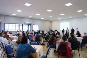 Prefeitura de Chapecó reúne 60 bolsistas do programa Frentes de Trabalho