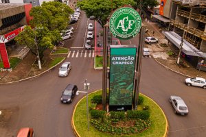 Chapec&oacute; amplia comunica&ccedil;&atilde;o visual urbana com novos pain&eacute;is de LED e totens digitais