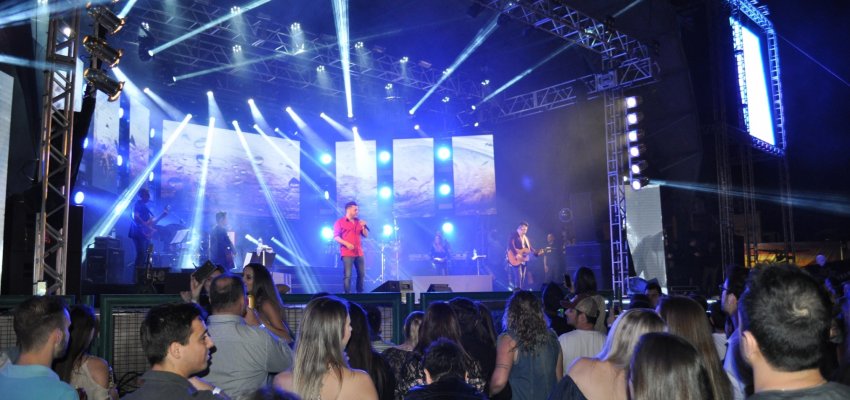 Bruno e Marrone cantam cl&aacute;ssicos do repert&oacute;rio na EFAPI 2017