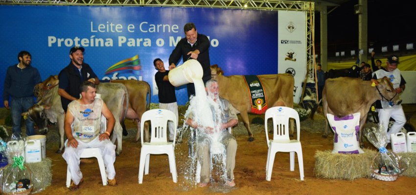 Banho de leite encerra Torneio Leiteiro da EFAPI