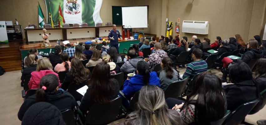 Profissionais de sa&uacute;de participam de capacita&ccedil;&atilde;o sobre urg&ecirc;ncia e emerg&ecirc;ncia
