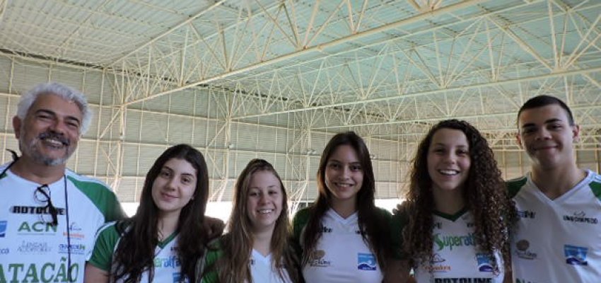 Natação chapecoense conquista medalhas nos Joguinhos Abertos