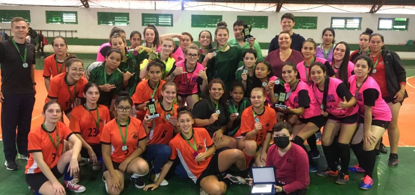 Funda&ccedil;&atilde;o de Esporte entrega placa de homenagem a familiares de Amauri Giordan