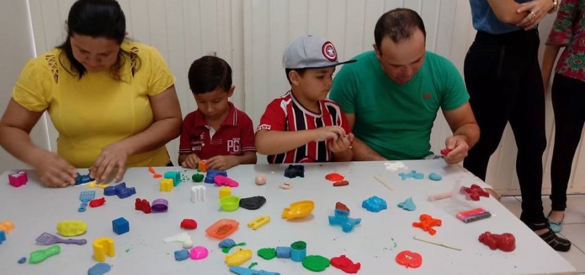 Dia da Fam&iacute;lia visa aproximar fam&iacute;lia e escola