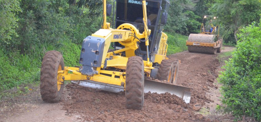 Mutir&atilde;o garante melhorias nas estradas do Distrito de Marechal Bormann