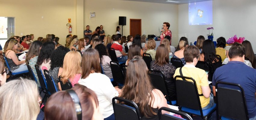Gestores da Rede Municipal de Ensino participam de curso de forma&ccedil;&atilde;o 