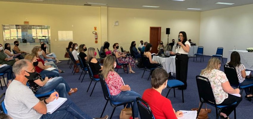 Secretaria de Educa&ccedil;&atilde;o promove encontro com gestores para preparar retorno das aulas