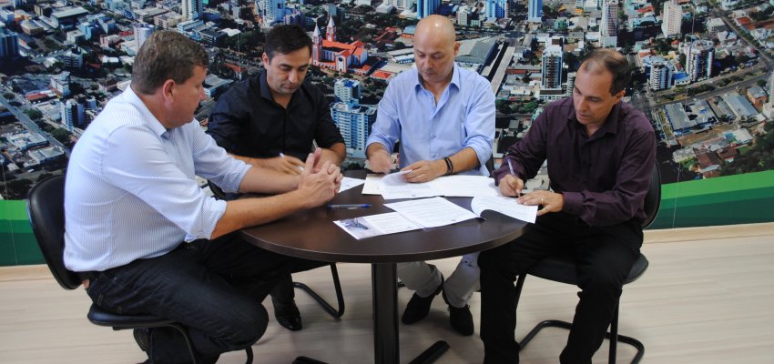 Simec e Prefeitura firmam conv&ecirc;nio para Eletrometalmec&acirc;nica 2018