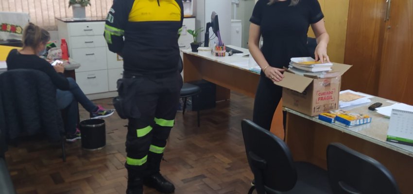 Tr&acirc;nsito - Rede de Ensino recebe material educativo