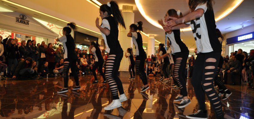 Vagas dispon&iacute;veis em cursos na Escola de Artes