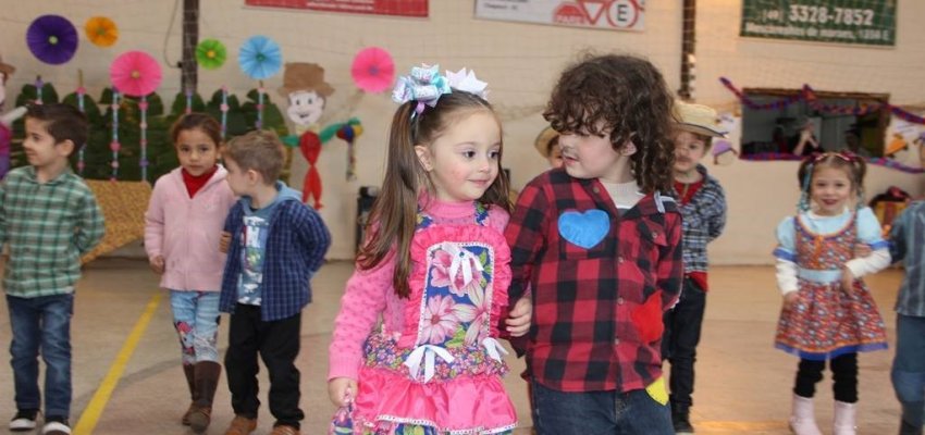 Escolas realizam Festas Juninas em Chapec&oacute;