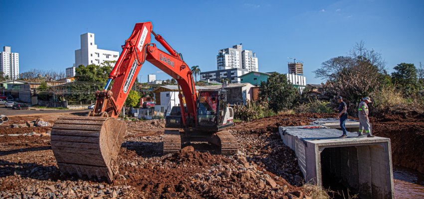 Prefeitura realiza obras em galerias para amplia&ccedil;&atilde;o da rua Cond&aacute;