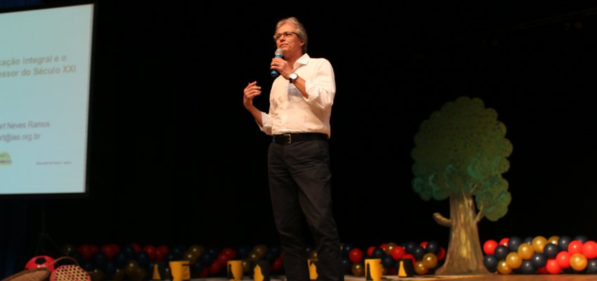 Ideias Al&eacute;m do Giz re&uacute;ne  professores da rede municipal