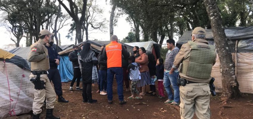 For&ccedil;a-tarefa orienta ind&iacute;genas sobre cuidados com o frio