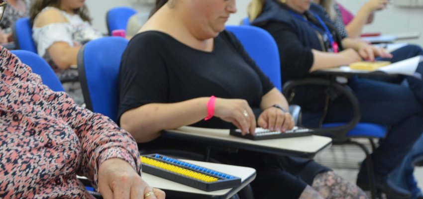 Capacita&ccedil;&atilde;o trabalha a educa&ccedil;&atilde;o inclusiva