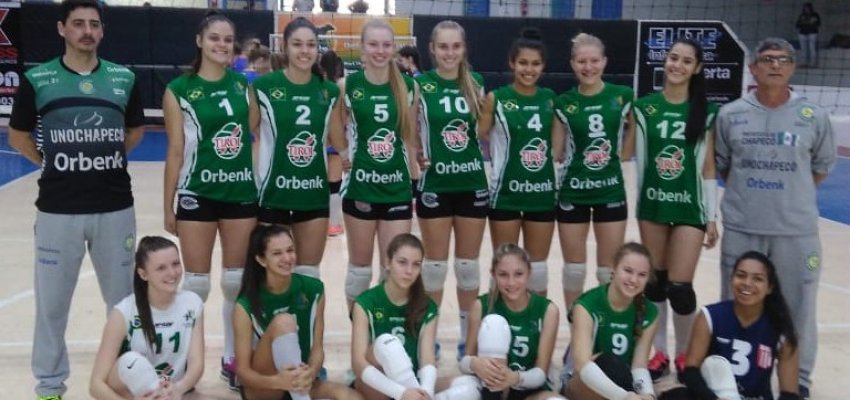 Voleibol feminino comemora vaga para fase estadual dos Joguinhos