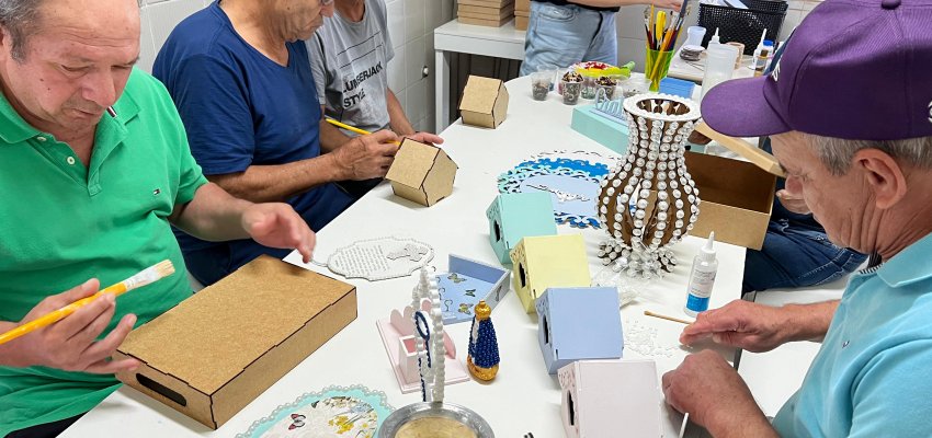 Aulas de Arteterapia transformam a vida de idosos no Centro de Convivência de Chapecó