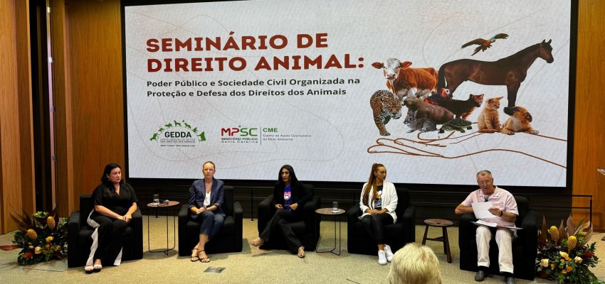 Diretora do NAPA foi uma das palestrantes do Semin&aacute;rio de Direito Animal, em Florian&oacute;polis