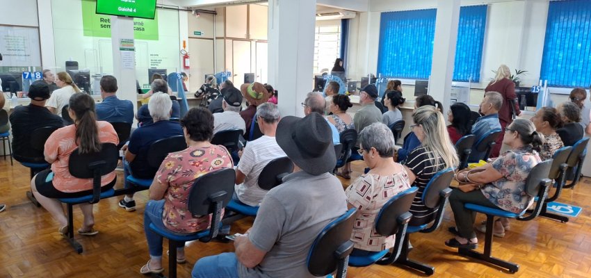 Prefeitura de Chapec&oacute; realizou mais de dez mil atendimentos com senha em abril