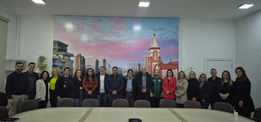 Prefeitura re&uacute;ne reitores e representantes da educa&ccedil;&atilde;o para fortalecer o "Chapec&oacute; Inovadora"