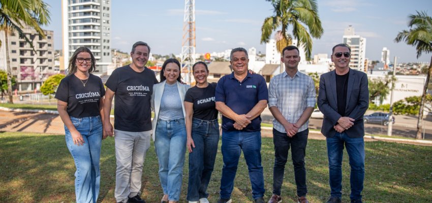 Prefeito e primeira dama de Crici&uacute;ma visitam obras e projetos de Chapec&oacute;
