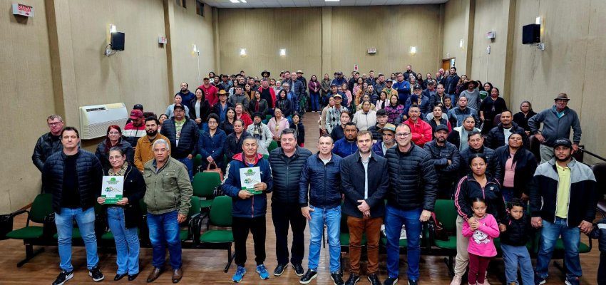 Prefeitura de Chapec&oacute; entrega cerca de 100 registros de matr&iacute;cula