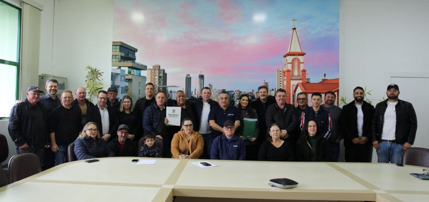 Prefeitura de Chapec&oacute; entrega novas Certid&otilde;es de Regulariza&ccedil;&atilde;o Fundi&aacute;ria 