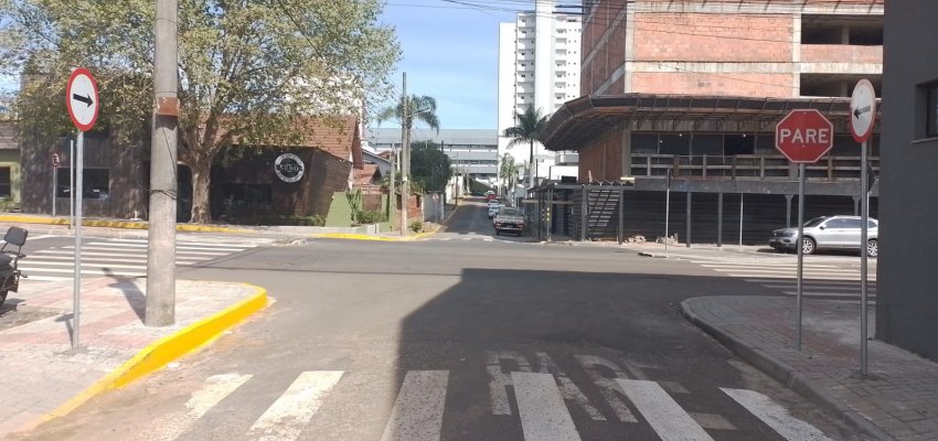 Mais tr&ecirc;s trechos de m&atilde;o &uacute;nica em ruas de Chapec&oacute;