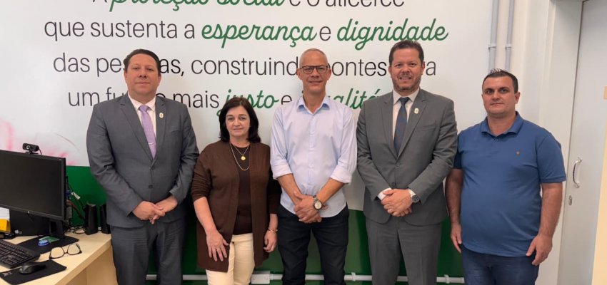 Comitiva de Foz do Igua&ccedil;u visita estrutura do Programa M&atilde;o Amiga