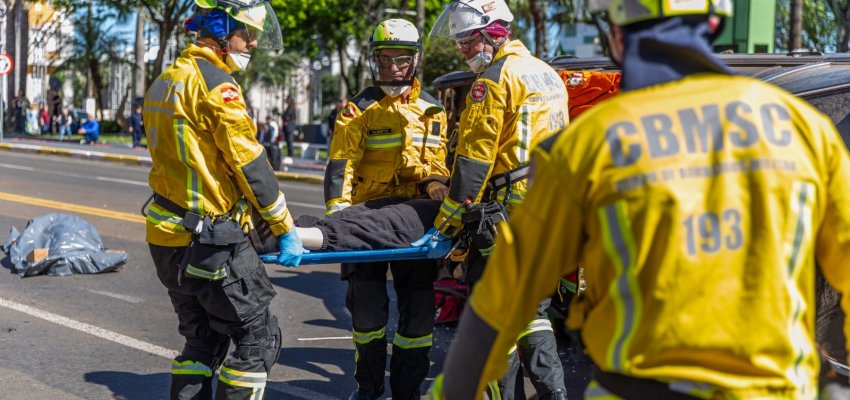 Semana de Tr&acirc;nsito encerra com simulado de acidente em Chapec&oacute;
